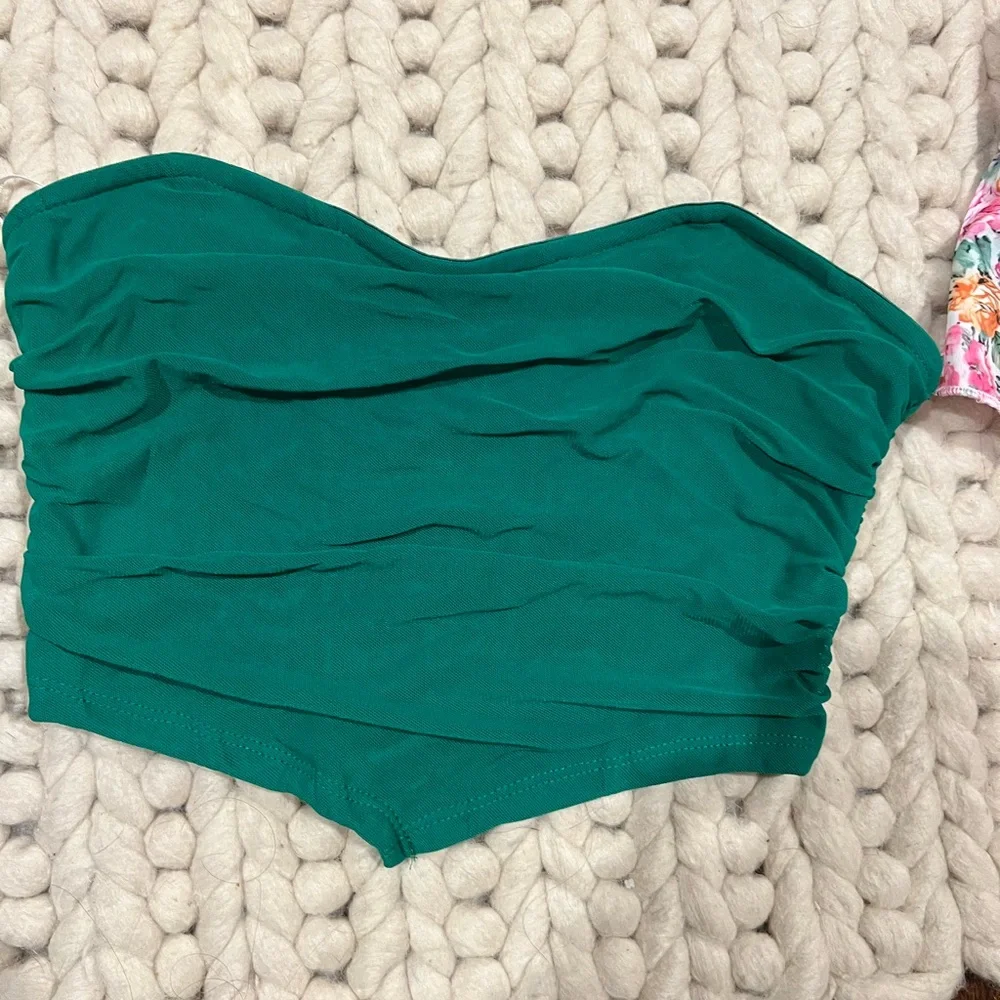 Going Out Tops Bundle - Picture 2 of 7